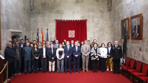 Minuto de silencio por el crimen machista de una vecina de Puigpunyent. Minuto de silencio por el crimen machista de una vecina de Puigpunyent.