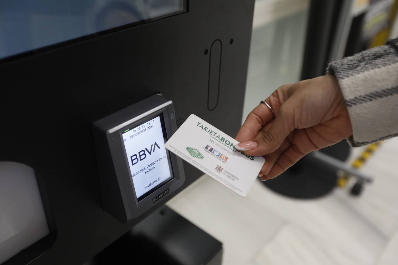 Aucorsa instala tres máquinas de autoventa de tarjetas bonobús Aucorsa instala tres máquinas de autoventa de tarjetas bonobús