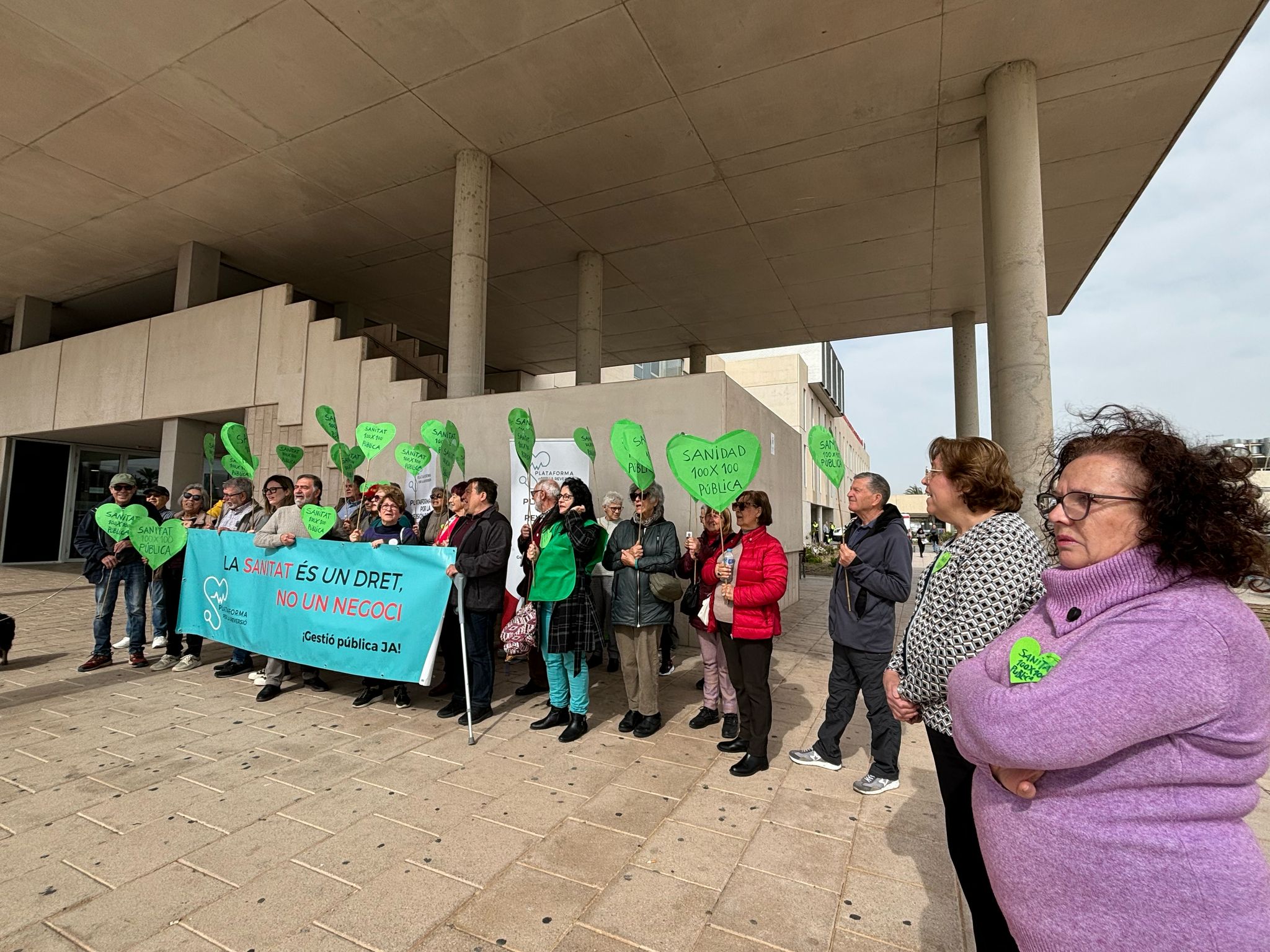 La Plataforma por la Reversión del Hospital del Vinalopó se concentra de nuevo este sábado La Plataforma por la Reversión del Hospital del Vinalopó se concentra de nuevo este sábado