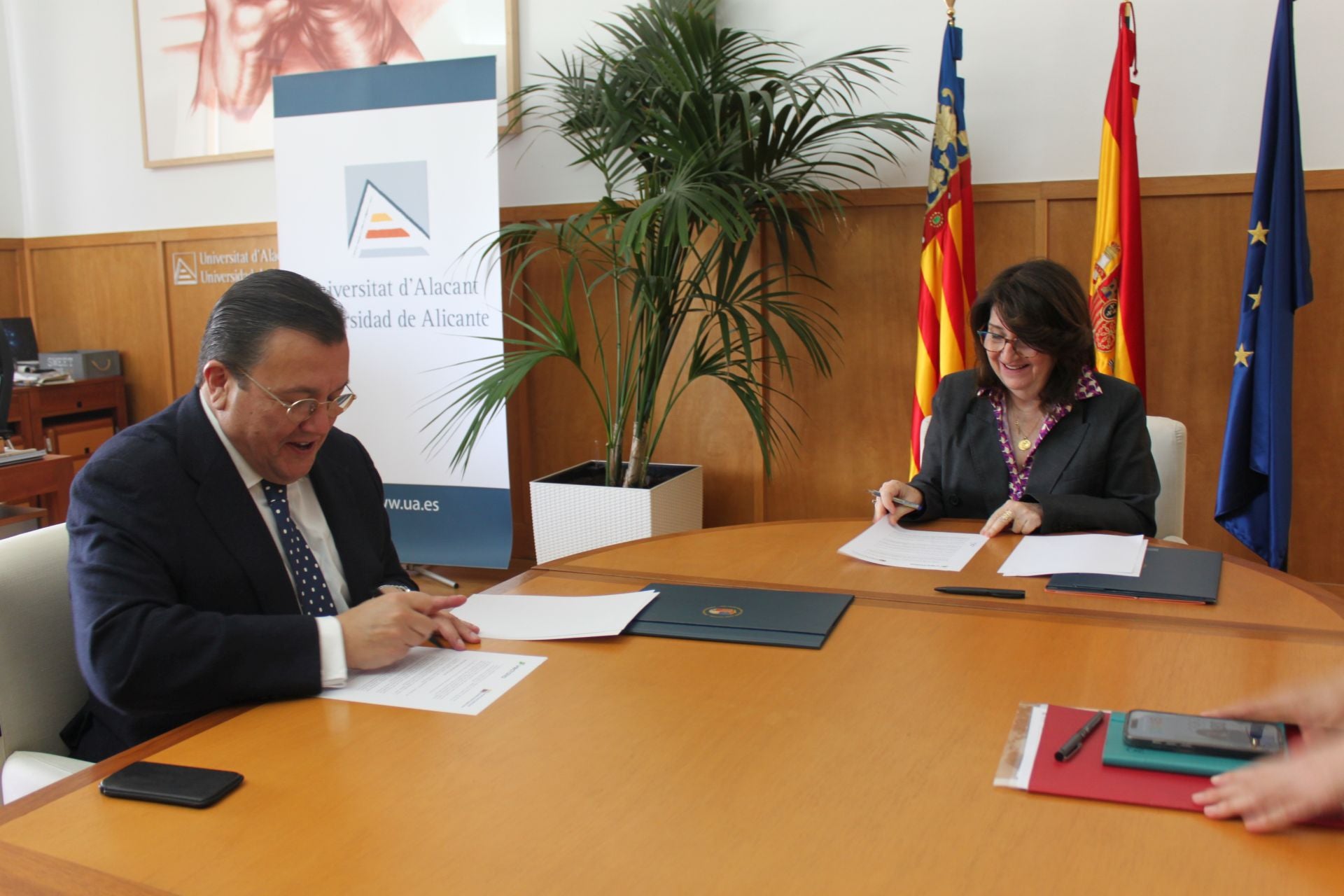 Vectalia renueva su mecenazgo para los grupos de cámara de la Orquesta Filarmónica de la UA Vectalia renueva su mecenazgo para los grupos de cámara de la Orquesta Filarmónica de la UA