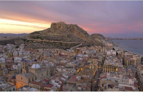 La ‘Hora del Planeta’ apagará, un año más, el Ayuntamiento y el Castillo de Santa Bárbara La ‘Hora del Planeta’ apagará, un año más, el Ayuntamiento y el Castillo de Santa Bárbara