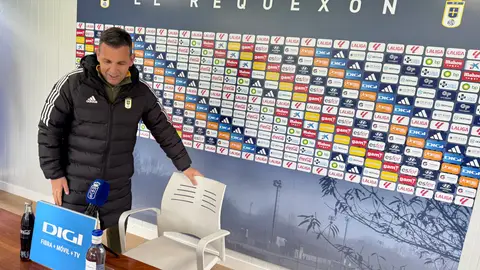 21-03-2025 Javi Calleja, entrenador del Real Oviedo, en la sala de prensa del Requexón 21-03-2025 Javi Calleja, entrenador del Real Oviedo, en la sala de prensa del Requexón