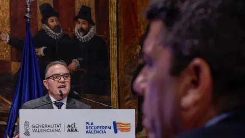 El vicepresidente segundo y conseller para la Recuperación, Francisco José Gan Pampols, interviene en presencia del president de la Generalitat, Carlos Mazón (d), durante el acto de presentación del Informe de Diagnóstico del Plan de Recuperación. El vicepresidente segundo y conseller para la Recuperación, Francisco José Gan Pampols, interviene en presencia del president de la Generalitat, Carlos Mazón (d), durante el acto de presentación del Informe de Diagnóstico del Plan de Recuperación.