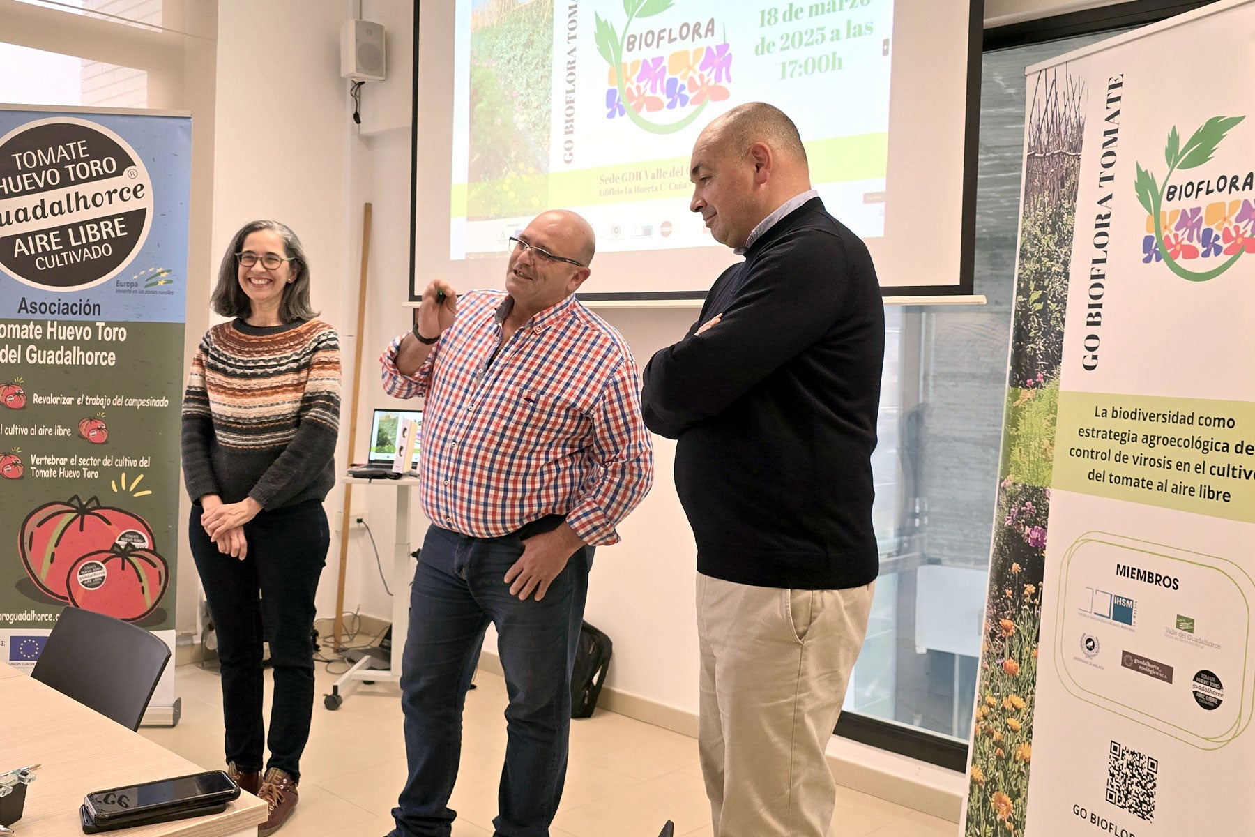 Jornadas sobre el tomate huevo toro y la biodiversidad como estrategia agroecológica Jornadas sobre el tomate huevo toro y la biodiversidad como estrategia agroecológica