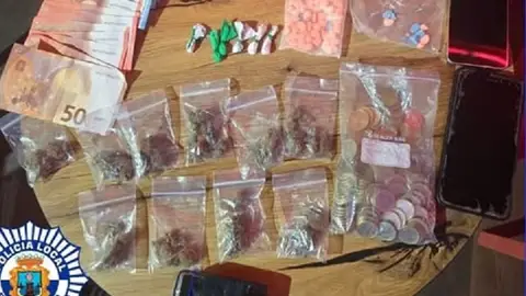 La Policía Local de Benidorm desmantela un punto de droga al menudeo en un pub de la zona inglesa La Policía Local de Benidorm desmantela un punto de droga al menudeo en un pub de la zona inglesa