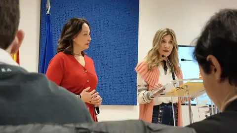 La consejera de Bienestar Social, Carmen Susín, y la vicepresidenta del Gobierno de Aragón, Mar Vaquero, en rueda de prensa La consejera de Bienestar Social, Carmen Susín, y la vicepresidenta del Gobierno de Aragón, Mar Vaquero, en rueda de prensa