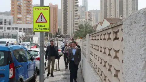 Benidorm señaliza los 21 puntos críticos identificados en el Plan de Actuación Municipal ante el Riesgo de Inundaciones Benidorm señaliza los 21 puntos críticos identificados en el Plan de Actuación Municipal ante el Riesgo de Inundaciones