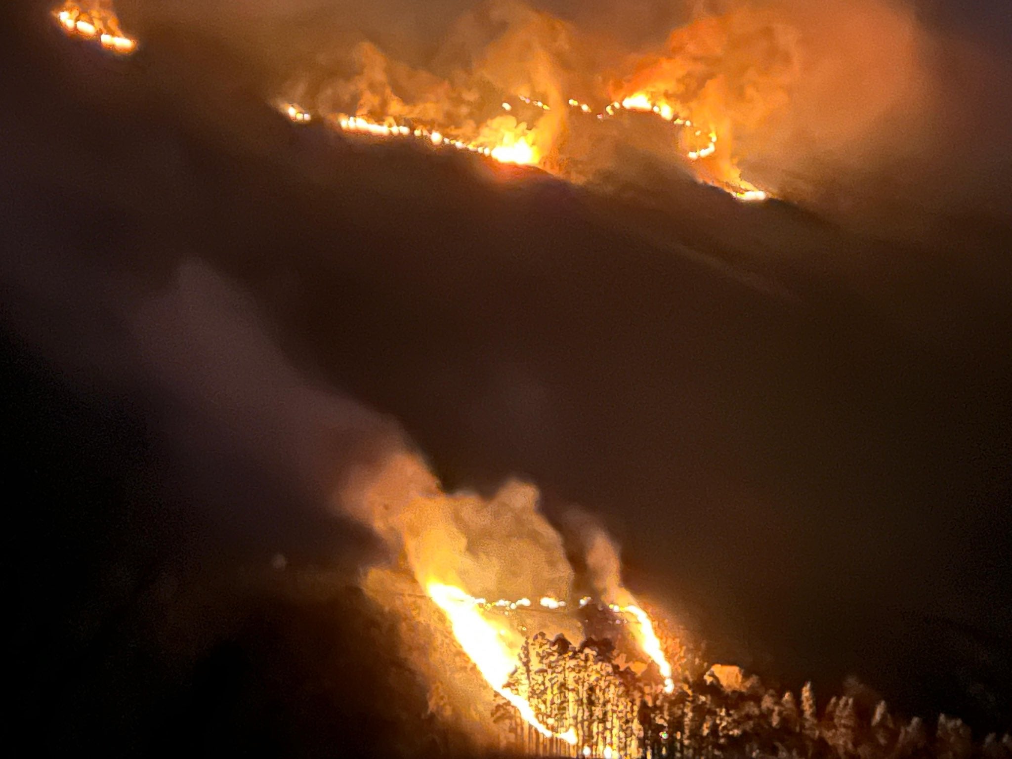 Cantabria amanece este viernes con dos incendios forestales activos en Miera y Riotuerto Cantabria amanece este viernes con dos incendios forestales activos en Miera y Riotuerto