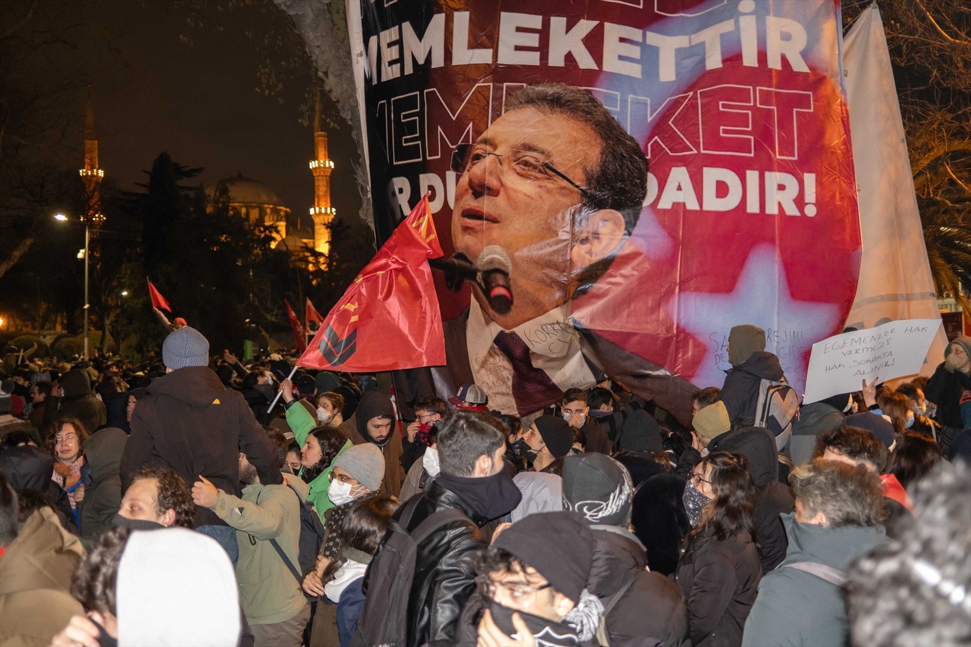 La Justicia turca envía a prisión preventiva al alcalde de Estambul, principal rival político de Erdogan La Justicia turca envía a prisión preventiva al alcalde de Estambul, principal rival político de Erdogan