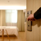 Les cambreres de pis dels hotels son un col·Lectiu molt exigit i invisibilitzat que ha de patir molta càrrega física i psicològica Les cambreres de pis dels hotels son un col·Lectiu molt exigit i invisibilitzat que ha de patir molta càrrega física i psicològica
