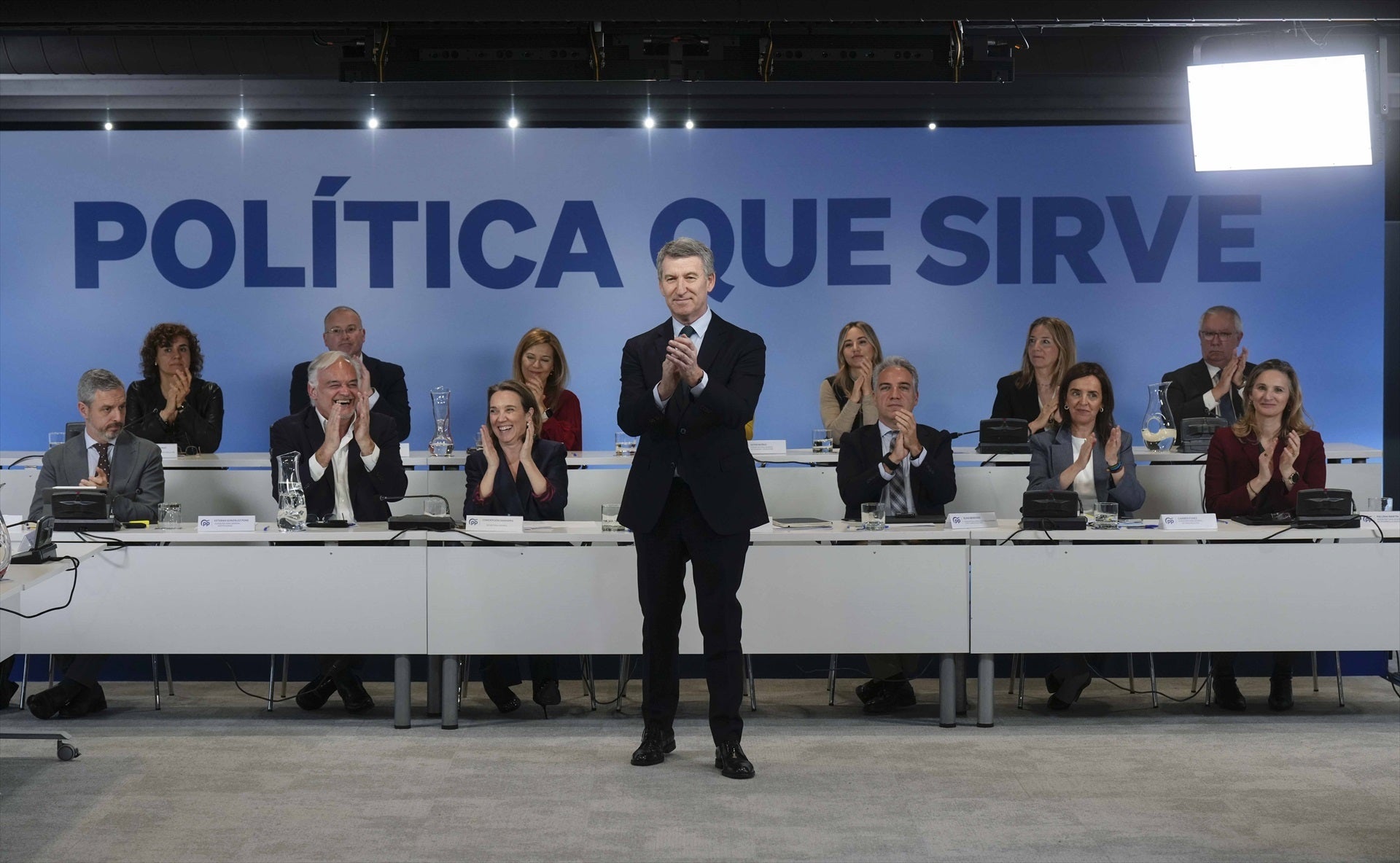 Feijóo exige a Sánchez fijar un Debate de la nación para "retratar soledad" de "un presidente zombi" Feijóo exige a Sánchez fijar un Debate de la nación para "retratar soledad" de "un presidente zombi"