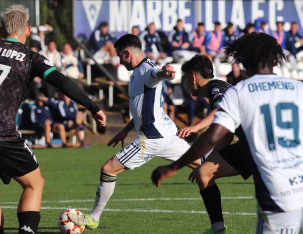 El Marbella asiste impasible a cómo se le escapa la salvación El Marbella asiste impasible a cómo se le escapa la salvación