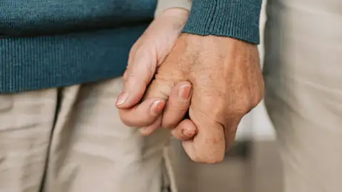 Una alimentación saludable en la mediana edad favorece el envejecimiento sin enfermedades crónicas Una alimentación saludable en la mediana edad favorece el envejecimiento sin enfermedades crónicas