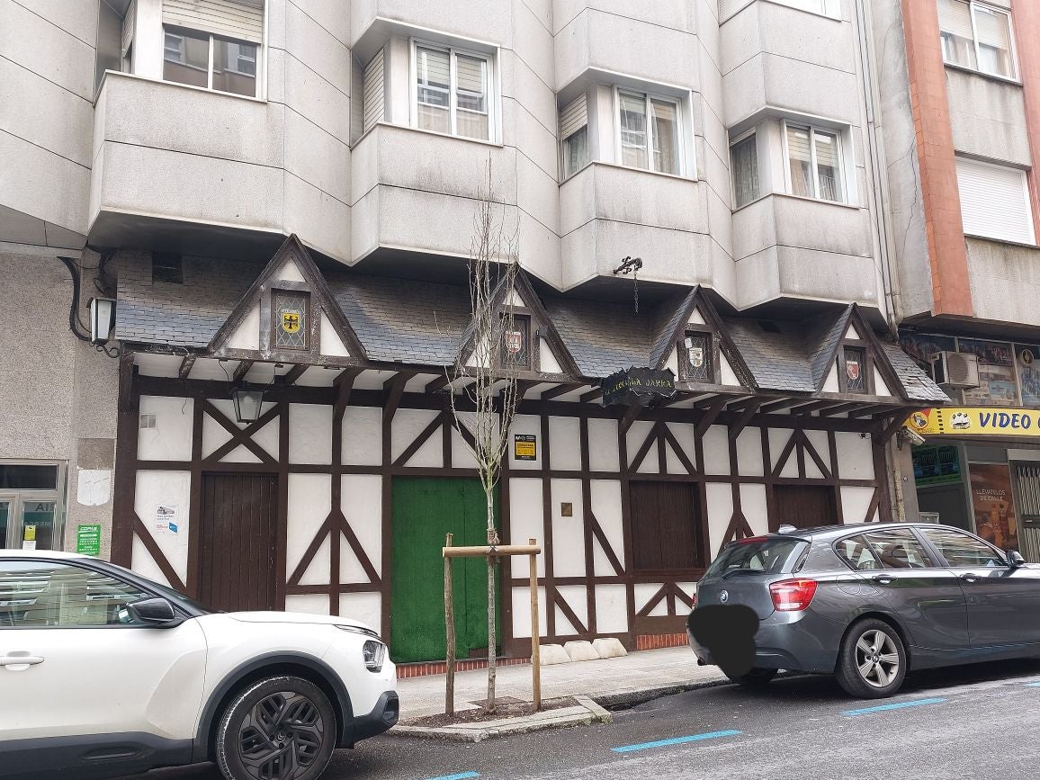 Entran a robar en la cervecería La Jarra y se llevan casi mil euros de la caja y 1.200 de la tragaperras Entran a robar en la cervecería La Jarra y se llevan casi mil euros de la caja y 1.200 de la tragaperras