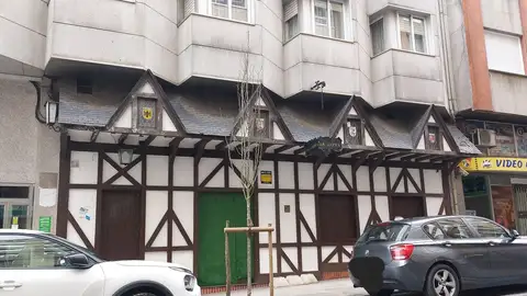 Entran a robar en la cervecería La Jarra y se llevan casi mil euros de la caja y 1.200 de la tragaperras Entran a robar en la cervecería La Jarra y se llevan casi mil euros de la caja y 1.200 de la tragaperras