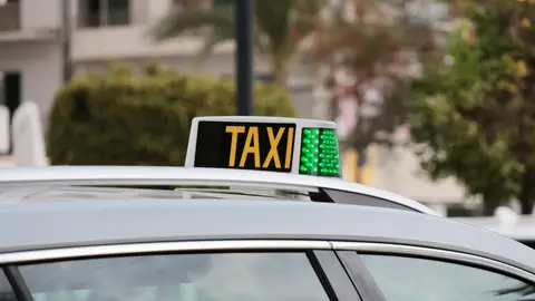 Un taxista de Almería, investigado por una agresión a un cliente en La Cañada que acabó en la UCI
