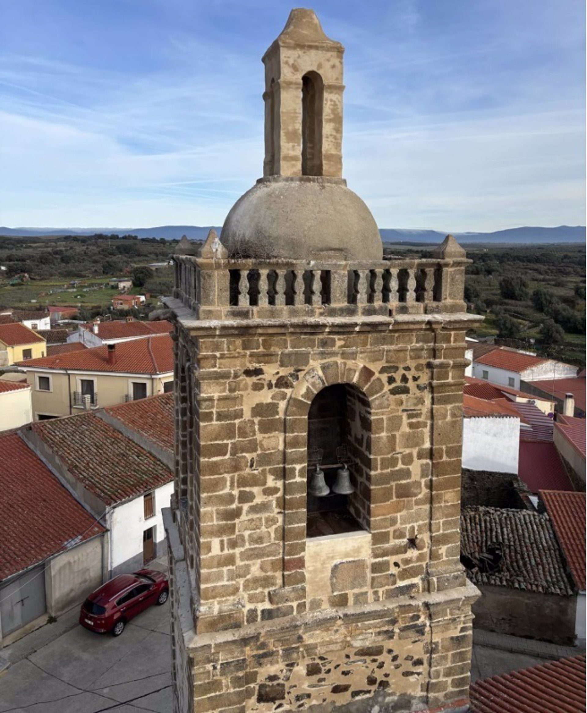 La torre campanario de la iglesia de la Consolación de Calzadilla se restaura con una inversión de 50.000 euros La torre campanario de la iglesia de la Consolación de Calzadilla se restaura con una inversión de 50.000 euros