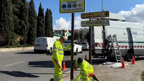 Comienza la señalización para delimitar la Zona de Bajas Emisiones en Granada, con sanciones activas en octubre Comienza la señalización para delimitar la Zona de Bajas Emisiones en Granada, con sanciones activas en octubre