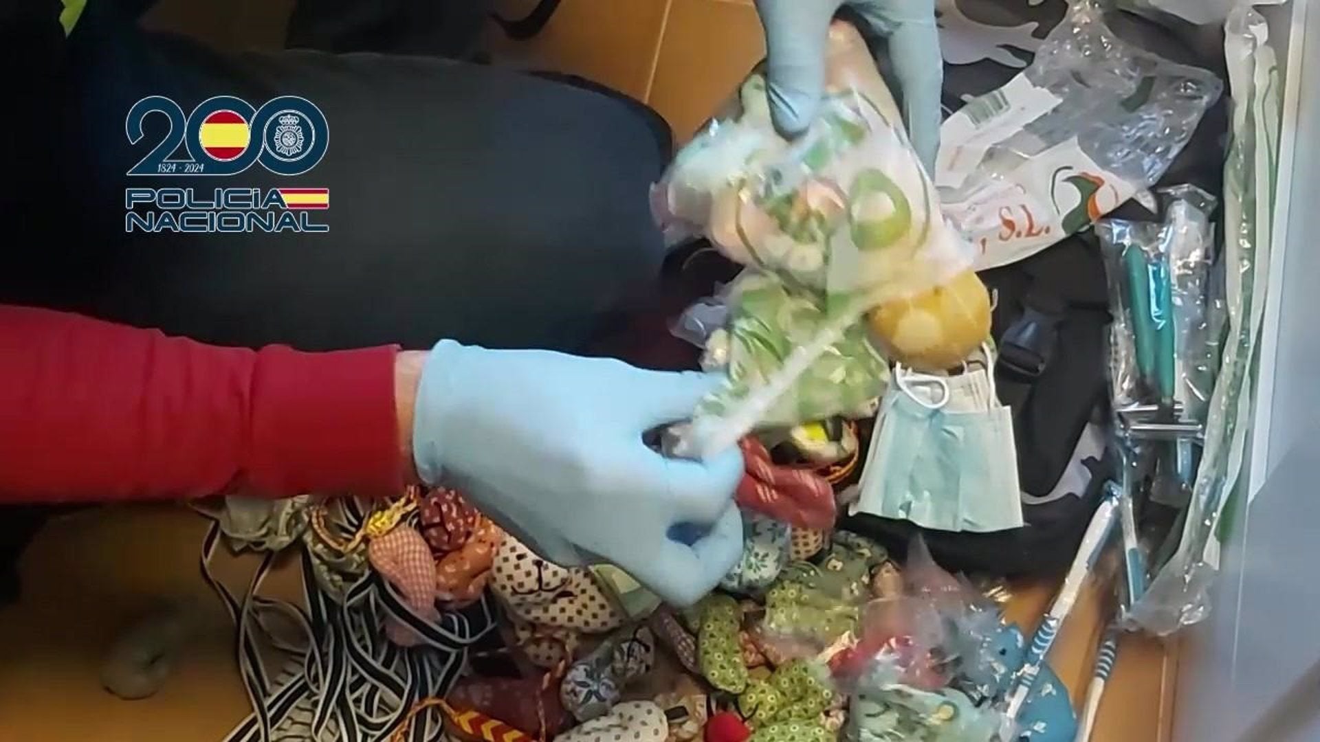 Desmantelado en Cáceres un laboratorio que distribuía cocaína camuflada en botes de pintura Desmantelado en Cáceres un laboratorio que distribuía cocaína camuflada en botes de pintura