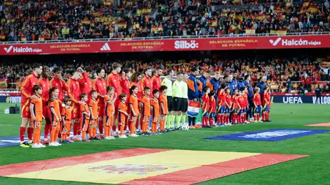 Mestalla se llena para animar a España y ayudar a los damnificados por la DANA Mestalla se llena para animar a España y ayudar a los damnificados por la DANA