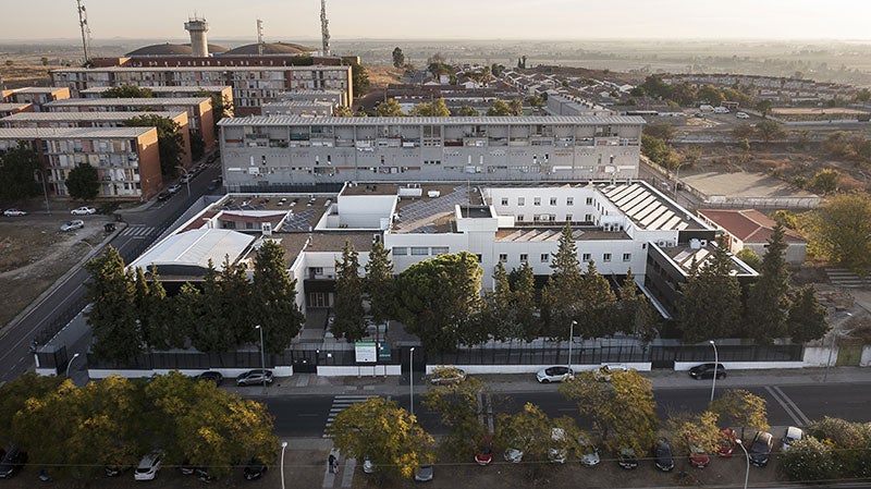 La Junta dota de chalecos antitrauma a los vigilantes de Marcelo Nessi de Badajoz y ofrece apoyo psicosocial al personal La Junta dota de chalecos antitrauma a los vigilantes de Marcelo Nessi de Badajoz y ofrece apoyo psicosocial al personal