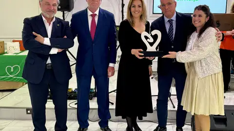 Éxito de la Cena de Gala Solidaria de la Asociación Española Contra el Cáncer en Nerja Éxito de la Cena de Gala Solidaria de la Asociación Española Contra el Cáncer en Nerja