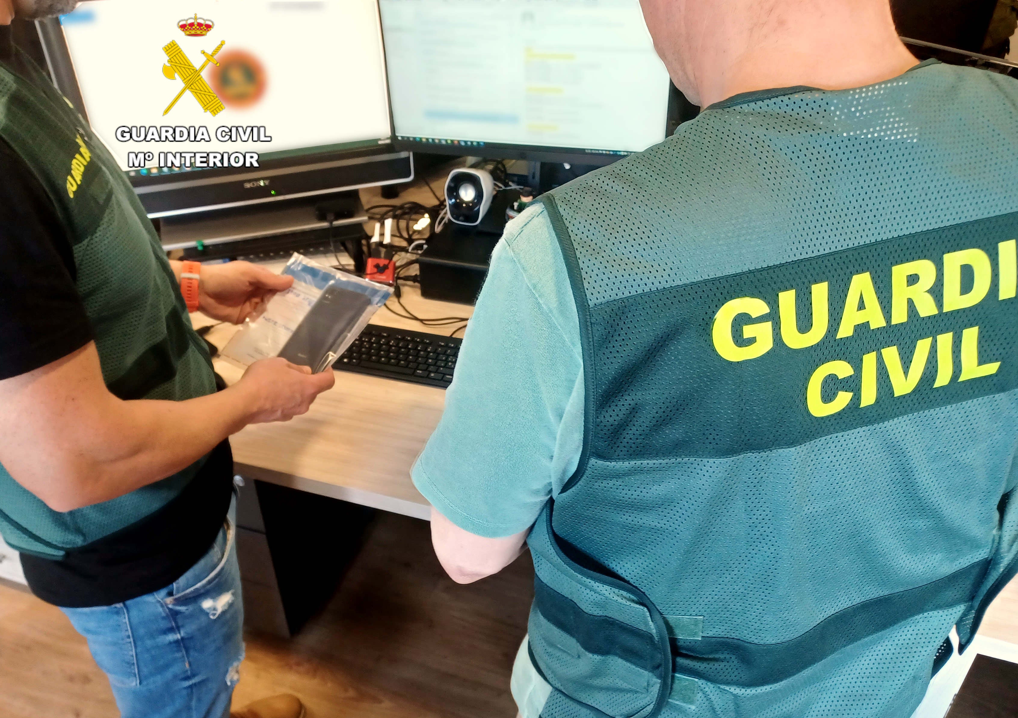 La Guardia Civil de Cantabria evita el cobro de una extorsión de casi 4.000 euros La Guardia Civil de Cantabria evita el cobro de una extorsión de casi 4.000 euros