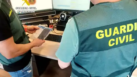 La Guardia Civil de Cantabria evita el cobro de una extorsión de casi 4.000 euros La Guardia Civil de Cantabria evita el cobro de una extorsión de casi 4.000 euros