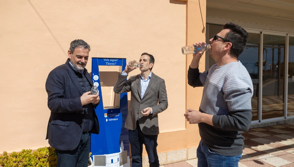 Fuente de agua potable refrigerada en l'Alfàs Fuente de agua potable refrigerada en l'Alfàs