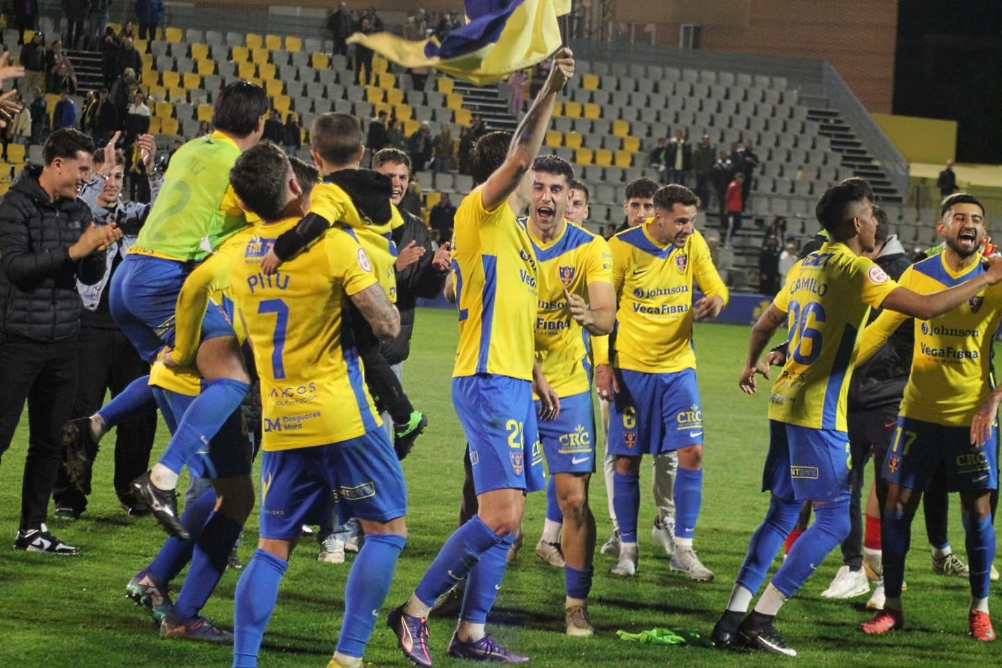 El Orihuela CF ganó a la RB Linense (1-0) gracias a un gol de estrategia a balón parado marcado por Pedro Inglés El Orihuela CF ganó a la RB Linense (1-0) gracias a un gol de estrategia a balón parado marcado por Pedro Inglés