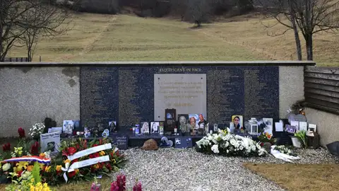 Homenaje a las víctimas del accidente de Germanwings al sur de Francia. Homenaje a las víctimas del accidente de Germanwings al sur de Francia.