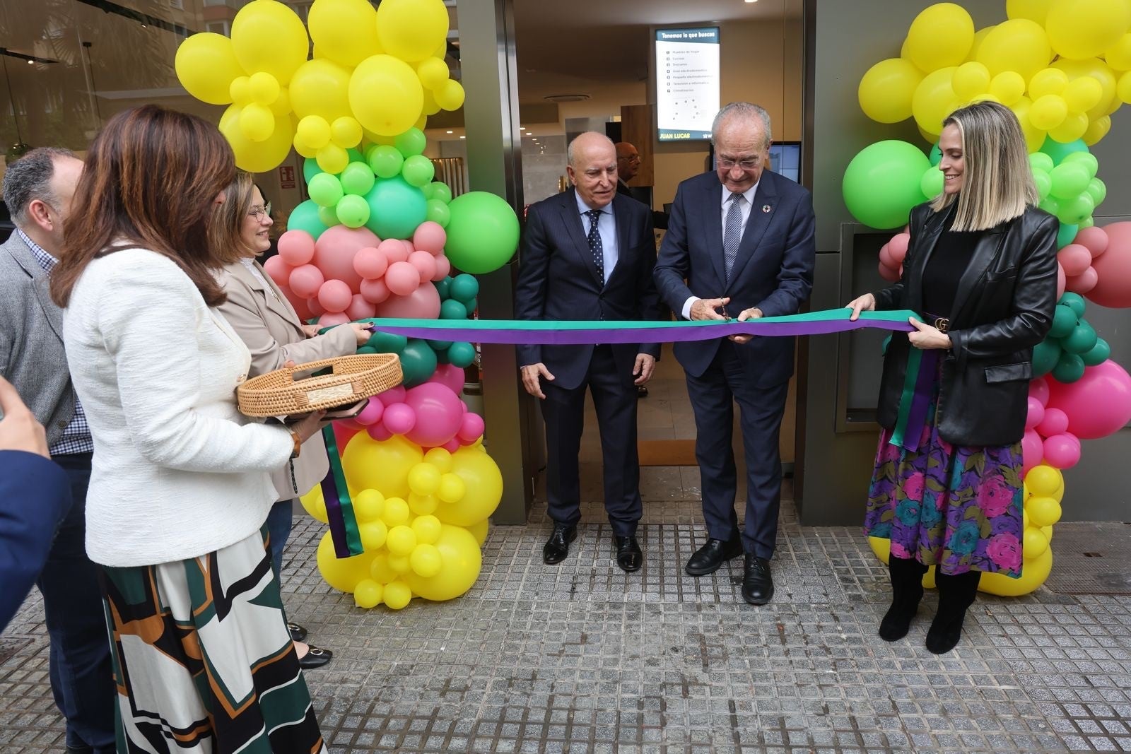 Tiendas Juan Lucas inaugura un nuevo establecimiento en calle Salitre, 45 Tiendas Juan Lucas inaugura un nuevo establecimiento en calle Salitre, 45