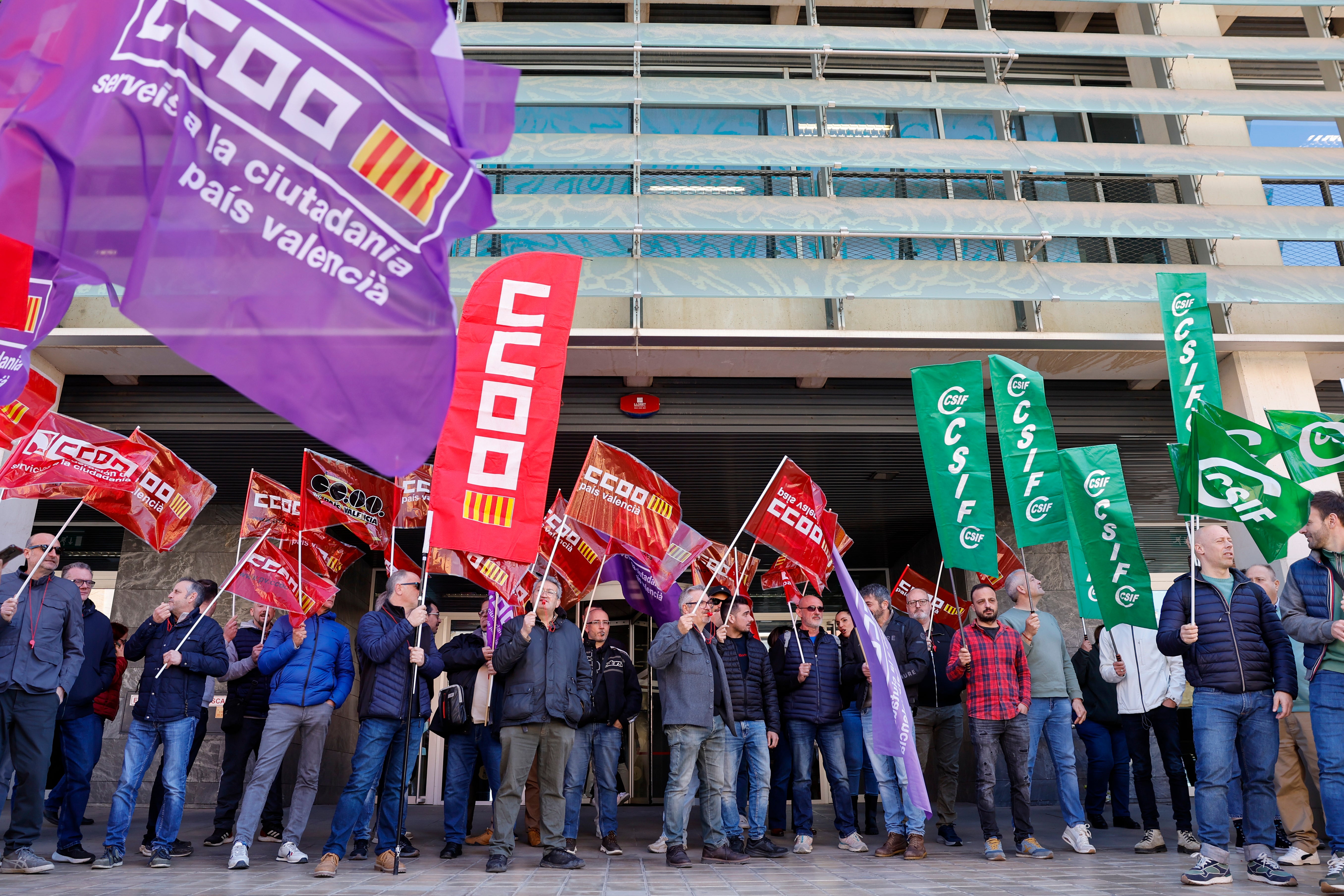 CCOO, CSIF e Intersindical Valenciana reclaman el pago del incremento salarial de 2024 a los trabajadores de las ITV CCOO, CSIF e Intersindical Valenciana reclaman el pago del incremento salarial de 2024 a los trabajadores de las ITV