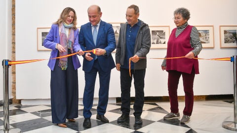 Instantes de la inauguraci&oacute;n en la Diputaci&oacute;n provincial de C&aacute;diz