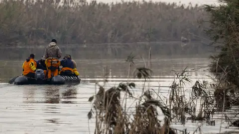El Ejército en búsqueda de desaparecidos por la dana del pasado 29 de octubre en la desembocadura del barranco del Poyo en Catarroja. El Ejército en búsqueda de desaparecidos por la dana del pasado 29 de octubre en la desembocadura del barranco del Poyo en Catarroja.