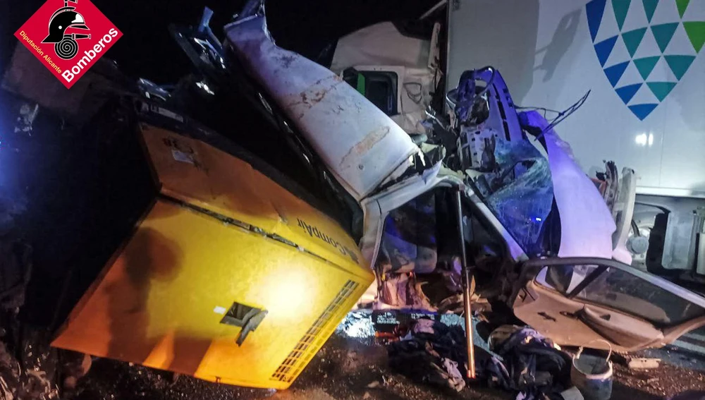 Estado de la cabina en la que iba el conductor fallecido Estado de la cabina en la que iba el conductor fallecido