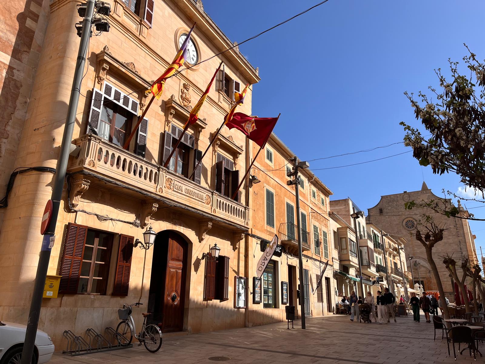 Santanyí retira el arma y suspende a un policía local detenido por violencia machista Santanyí retira el arma y suspende a un policía local detenido por violencia machista