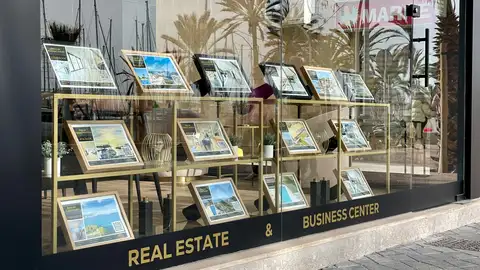 Anuncios de viviendas en venta en una inmobiliaria del Paseo Marítimo de Palma Anuncios de viviendas en venta en una inmobiliaria del Paseo Marítimo de Palma