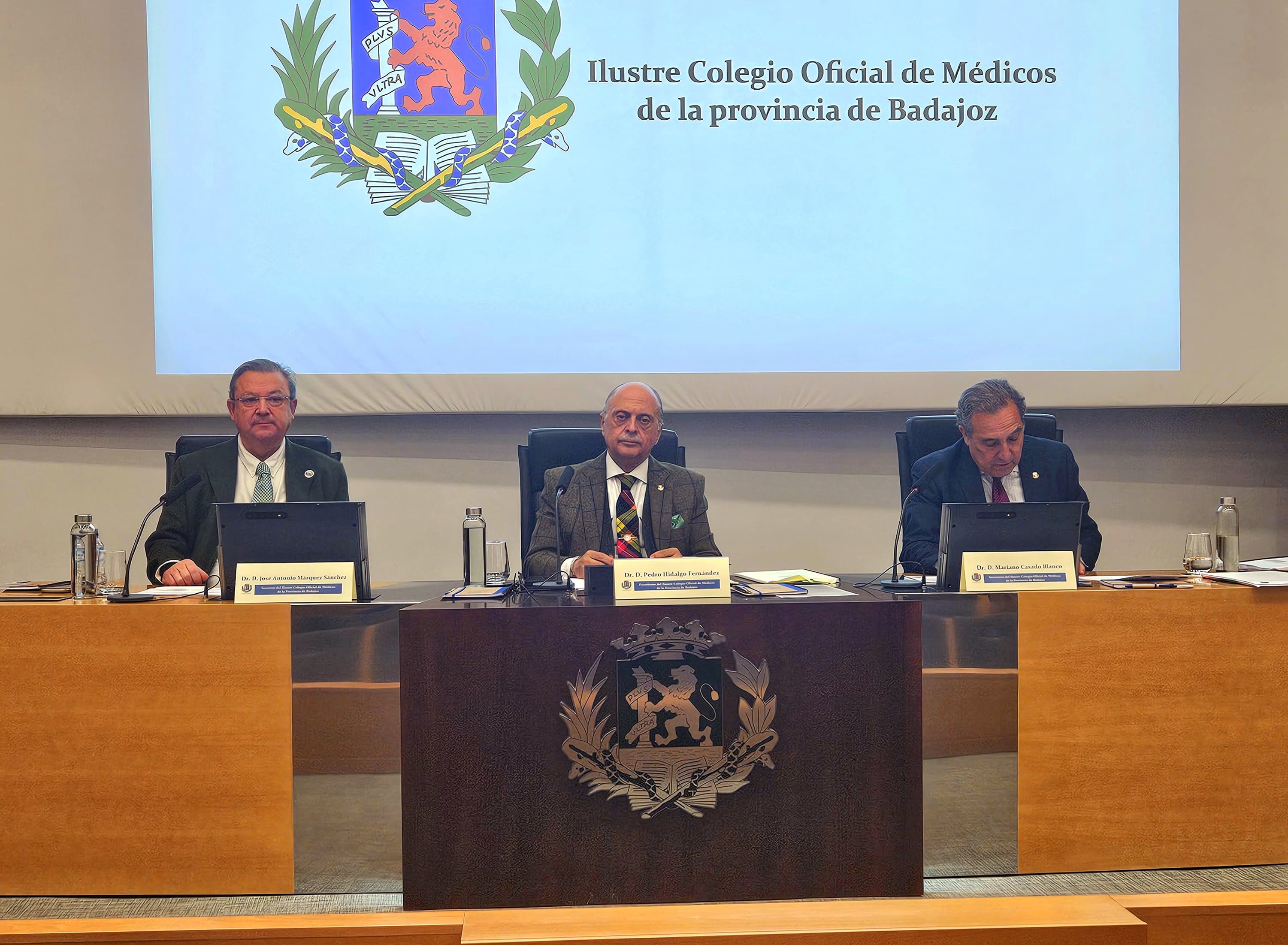 El Colegio de Médicos de Badajoz distingue a la Asociación Española de Derecho Sanitario y a AMA con su Medalla de Oro El Colegio de Médicos de Badajoz distingue a la Asociación Española de Derecho Sanitario y a AMA con su Medalla de Oro