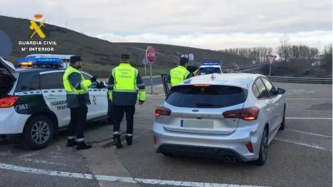 Investigado un conductor en Palencia por circular a 203 km/h por la autovía A-73 .