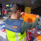 La Policía Nacional interviene, una vez más, cerca de 1.300 artículos falsificados a la venta en el mercadillo privado del Rincón de Benidorm La Policía Nacional interviene, una vez más, cerca de 1.300 artículos falsificados a la venta en el mercadillo privado del Rincón de Benidorm