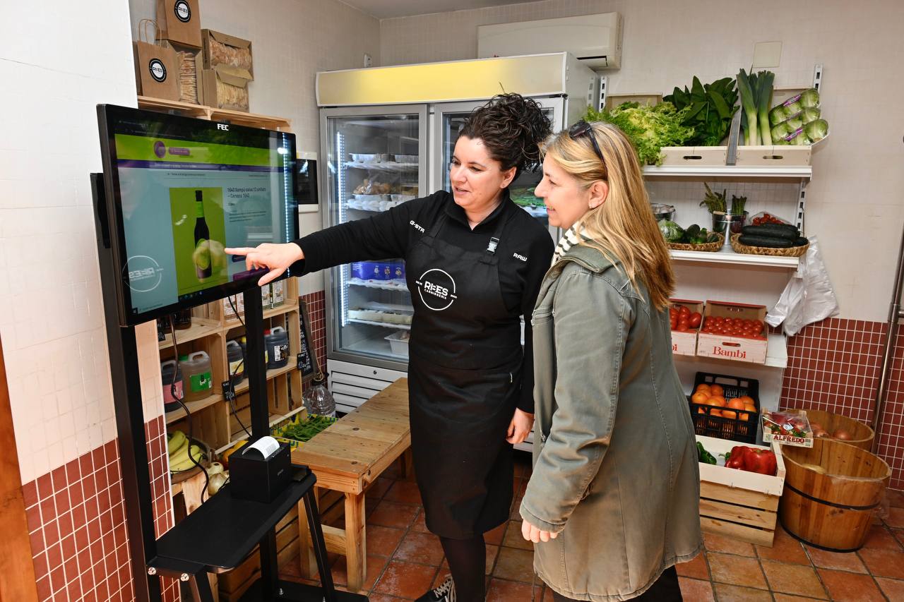 Al poble hi ha de tot: Nou micropobles del Segrià estrenen un servei pioner de venda per potenciar el comerç i frenar el despoblament Al poble hi ha de tot: Nou micropobles del Segrià estrenen un servei pioner de venda per potenciar el comerç i frenar el despoblament