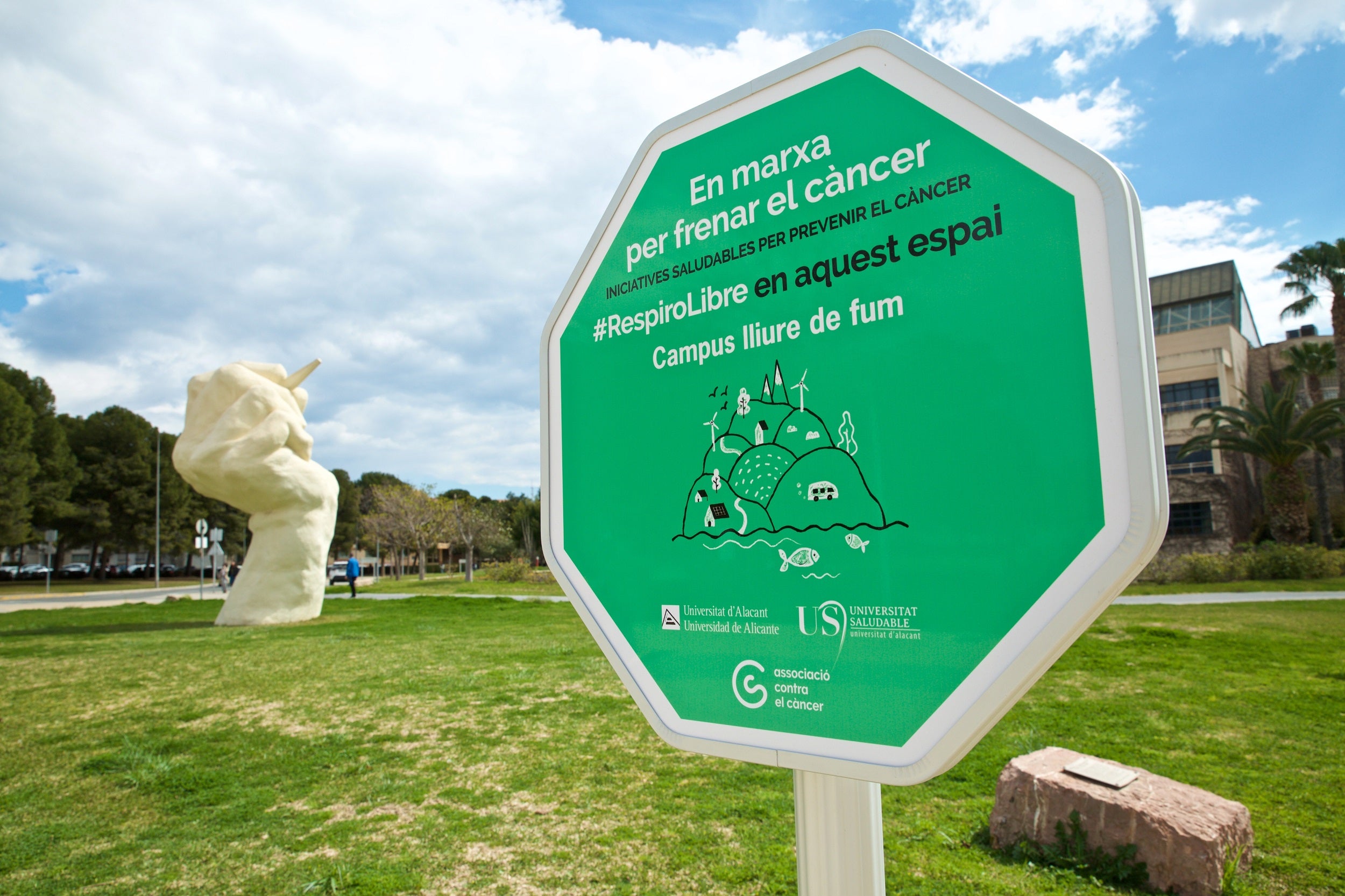 La Universidad de Alicante ya es un “Campus Libre de Humo” La Universidad de Alicante ya es un “Campus Libre de Humo”