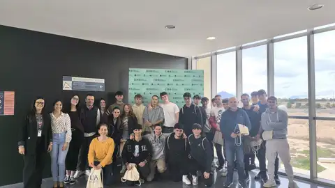 Un grupo de alumnos con la iniciativa "CENID Experience" Un grupo de alumnos con la iniciativa "CENID Experience"