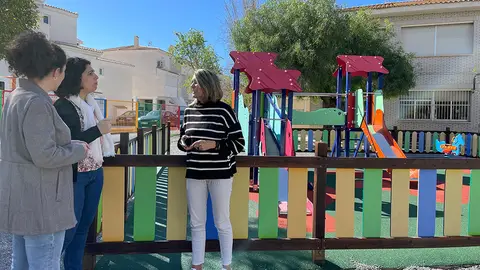 Altea renueva el parque del colegio Les Rotes con una inversión de algo más de 17.000 euros Altea renueva el parque del colegio Les Rotes con una inversión de algo más de 17.000 euros