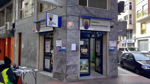 Administración de Lotería nº 10 de Elche que ha sellado el boleto premiado de la Bonoloto. Administración de Lotería nº 10 de Elche que ha sellado el boleto premiado de la Bonoloto.