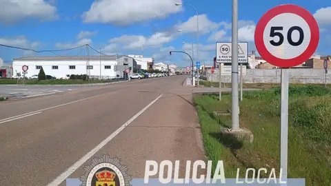 Una mujer a disposición judicial por conducir a 129 kilómetros hora en una vía de 50 en Talavera la Real Una mujer a disposición judicial por conducir a 129 kilómetros hora en una vía de 50 en Talavera la Real