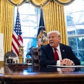 El presidente de EE.UU., Donald Trump, este miércoles en el acto de firma de la orden que establece los aranceles a la importación de vehículos.