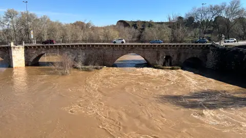 El Ayuntamiento de Guadalajara pide a la Junta de Castilla-La Mancha la revisión del Puente Árabe El Ayuntamiento de Guadalajara pide a la Junta de Castilla-La Mancha la revisión del Puente Árabe
