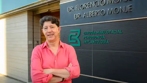 Dr. Florencio Monje, cirujano oral y maxilofacial Dr. Florencio Monje, cirujano oral y maxilofacial
